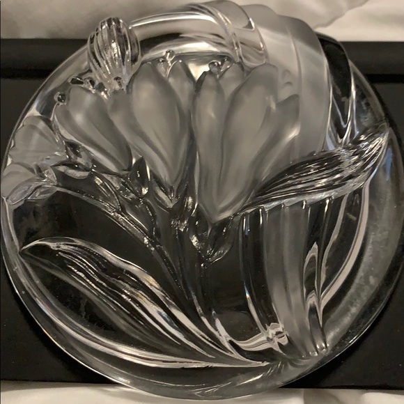 Pretty floral Jewelry dish or paperweight. Glass - Picture 2 of 7